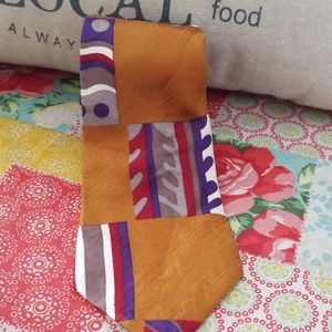 Accents 100% silk tie